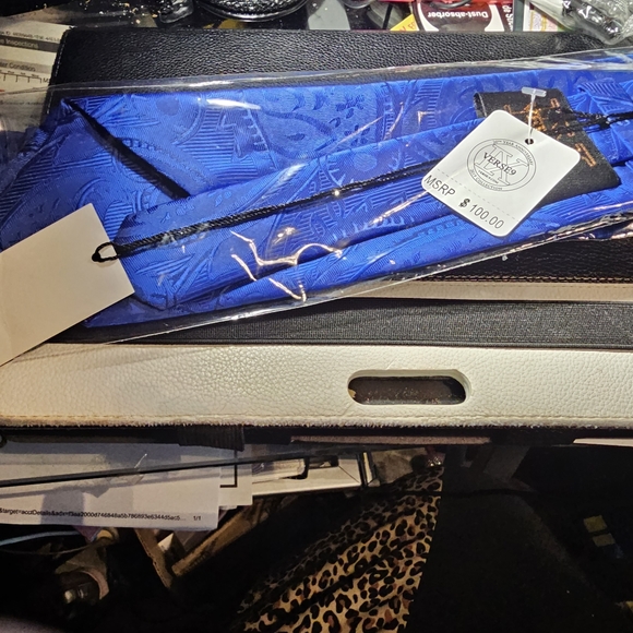 Verse 9 - Royal Blue Paisley, 7 Fold Tie with Hanky - Picture 3 of 4